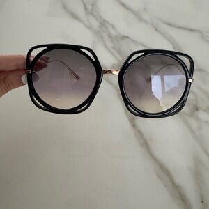 Chic Black Women's Sunglasses